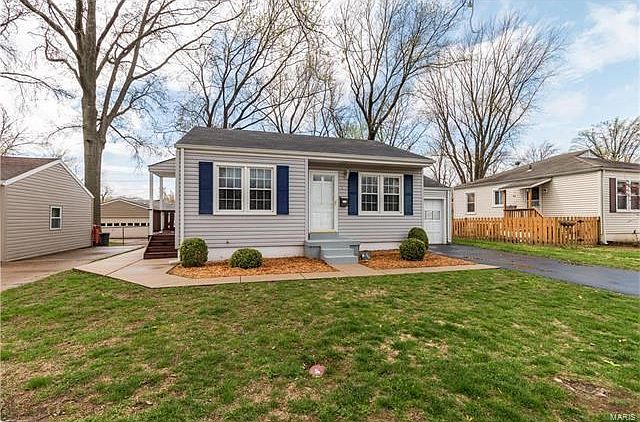 1st image of 760 Loekes Dr