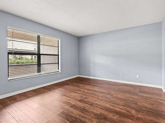 2nd image of 7810 Niagara Ave
