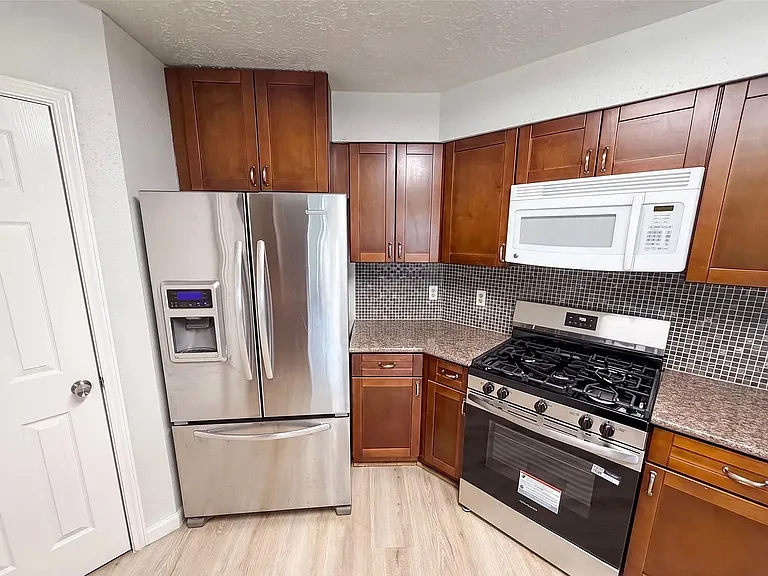 315 Floravista Dr — Photo 5