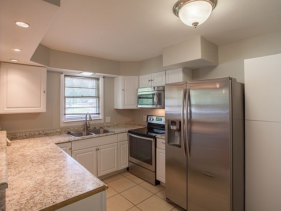 5th image of 9 Kenwood Dr