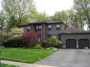 5 Eric Ct, Manalapan, NJ 07726