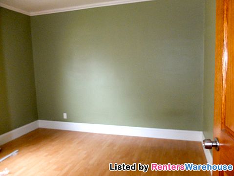 5th image of 3751 Queen Ave N