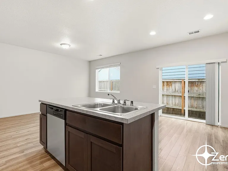 1400 NE 85th Way — Photo 6