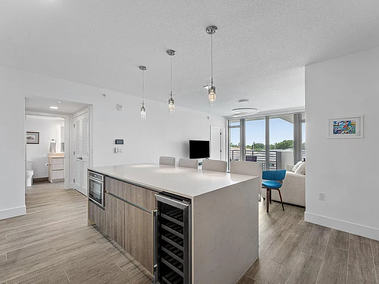 111 SE 1st Ave #406 — Photo 9
