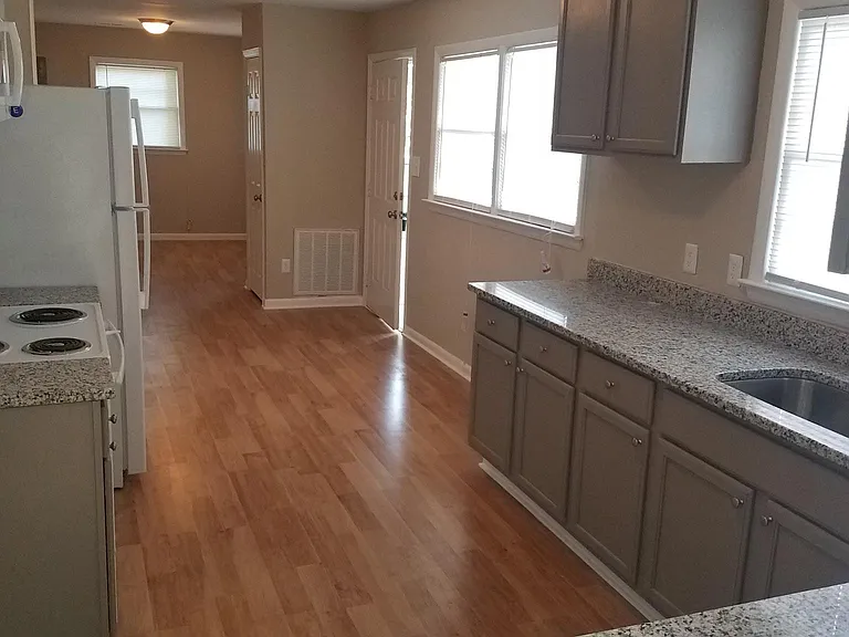 604 Cumberland St — Photo 2