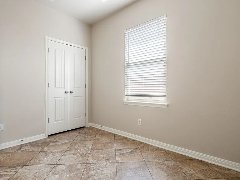 102 Preston Trl — Photo 12