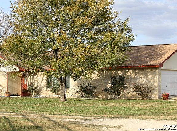 4th image of 622 Deer Trail Dr