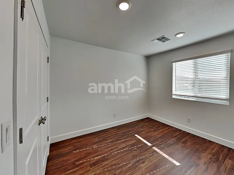 6619 S 42nd Dr — Photo 14