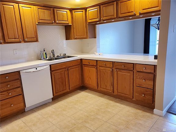 5th image of 19528 Echo Lake Pl N APT B203
