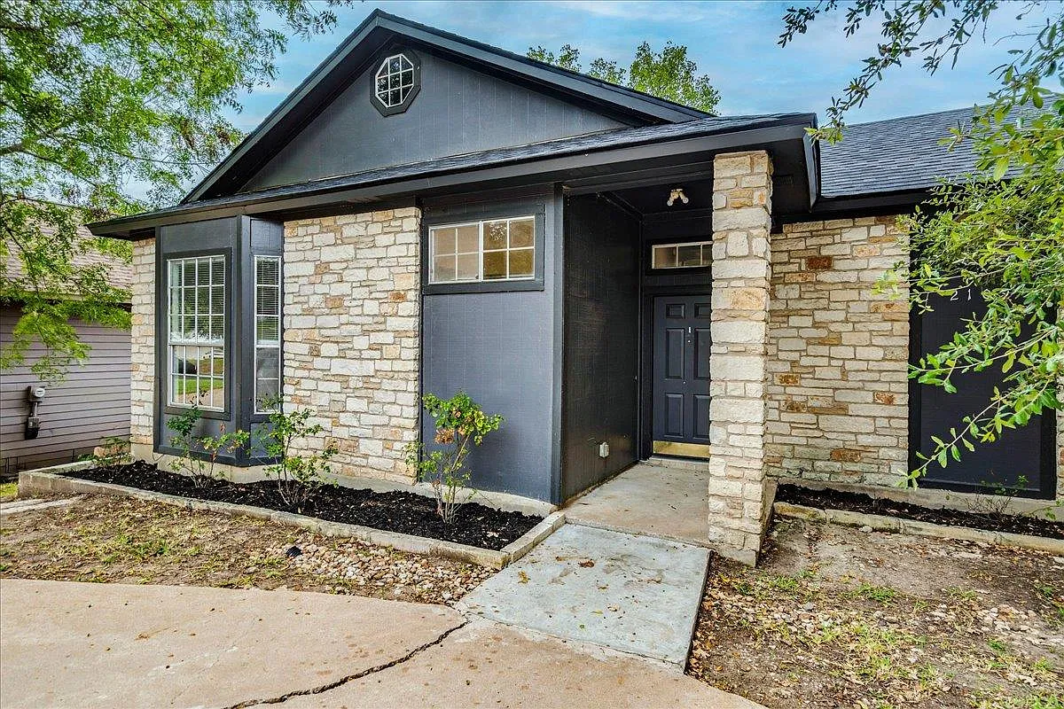 2 bed, 2.0 bath, 1092 sqft, $1,795 — Photo 2