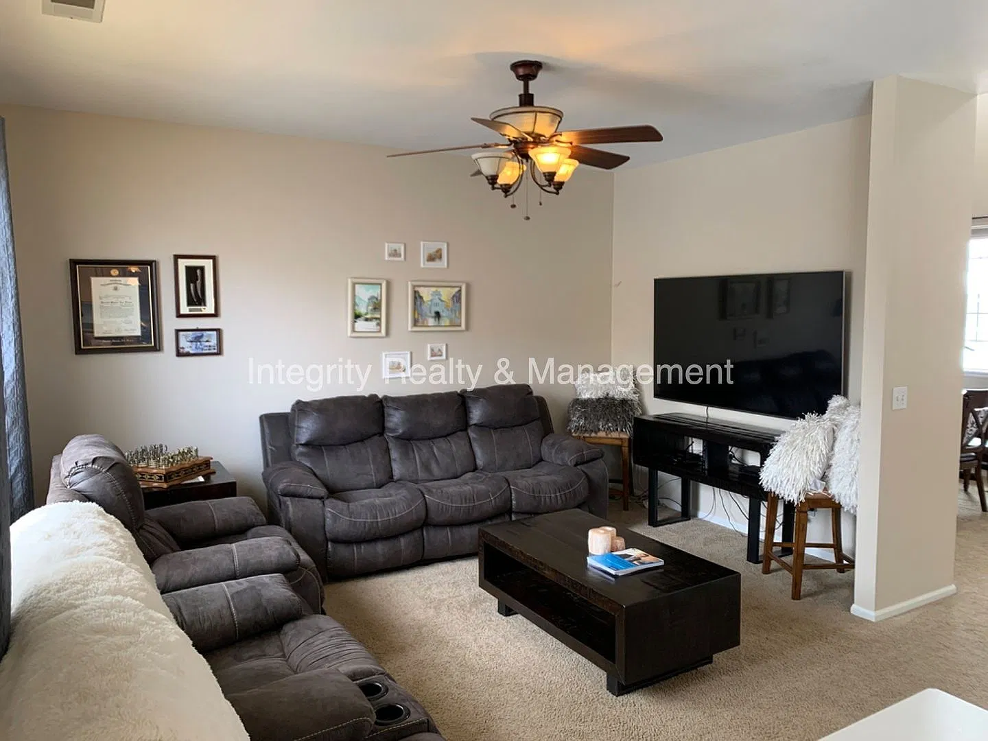 3 Bed + Loft, 2.5 Bath, 1890 Sqft - 4907 Stoneham Ave — Photo 3