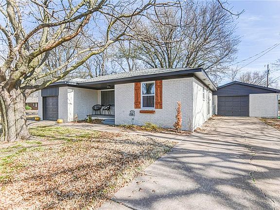 2nd image of 2304 Elwood Dr