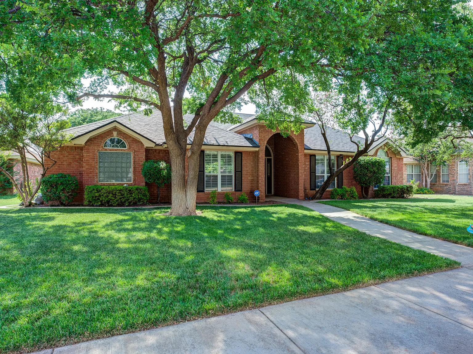 4 bed, 2639 sqft, $2,750 — Photo 3
