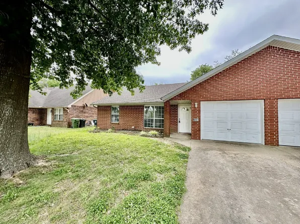 802 E Kara Ln, Rogers, AR 72758