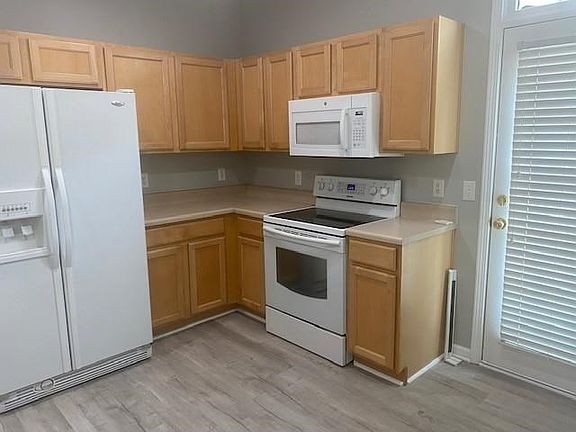 5th image of 138 Weatherstone Square Dr