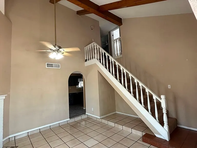 617 Cascade Ln — Photo 4