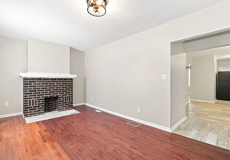 846-848 Reinhard Ave #848 — Photo 5