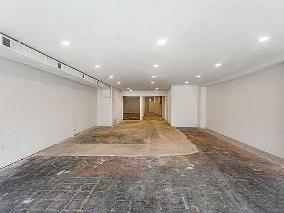 4th image of 5220 S Tacoma Way #A
