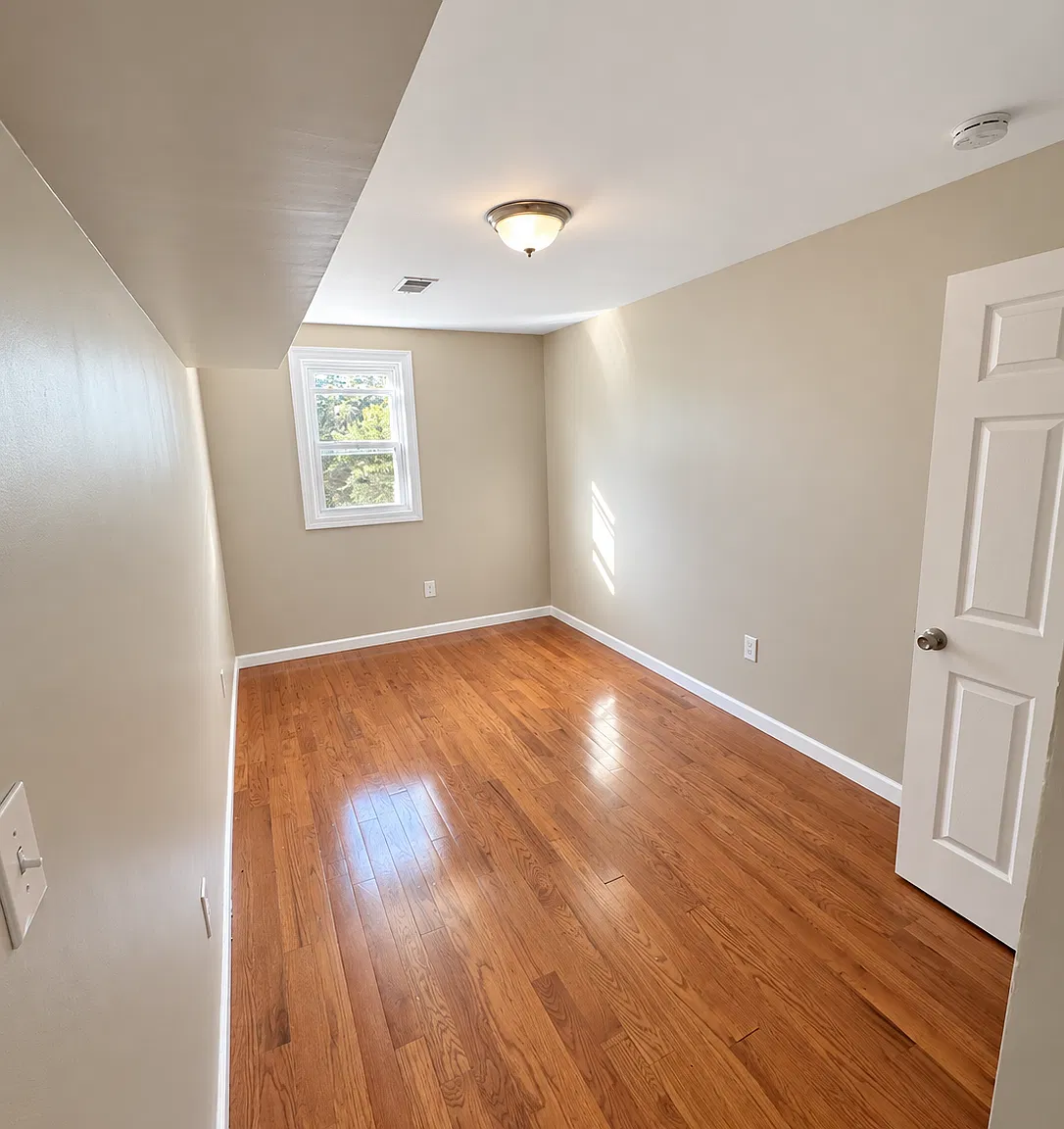3 bed, 1300 sqft, $2,500 — Photo 2