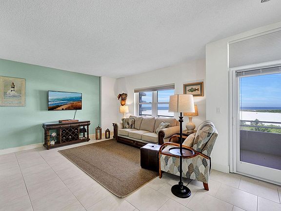 5th image of 240 Seaview Ct APT 403