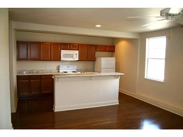 Kitchen - 911 Joliet St #A