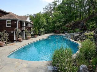 788 W Shore Dr, Kinnelon, NJ 07405