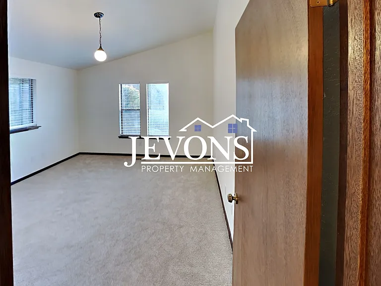 1202 S 39th Ave — Photo 25