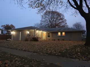 75 Grassmere Rd, Elk Grove Village, IL 60007