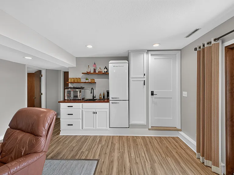 Postier Dr NW — Photo 7