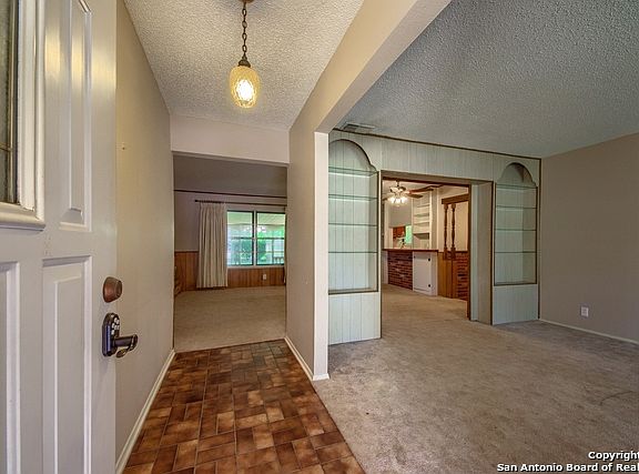 5th image of 2634 Waterford Dr