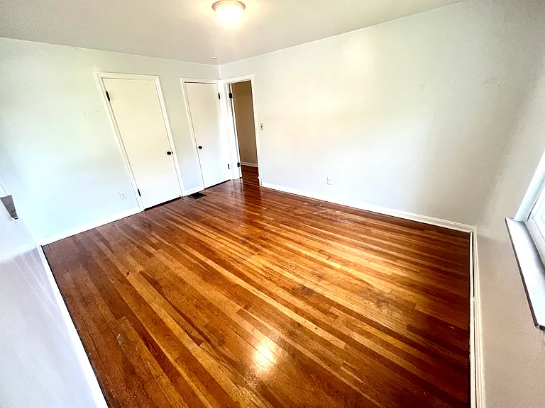 1521 Waltham Rd — Photo 8