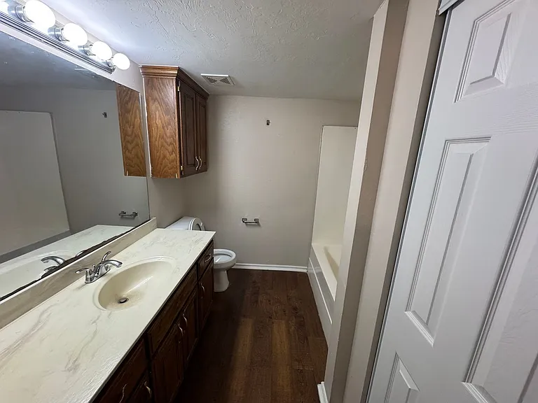 2021 NW 25th St #15 — Photo 10