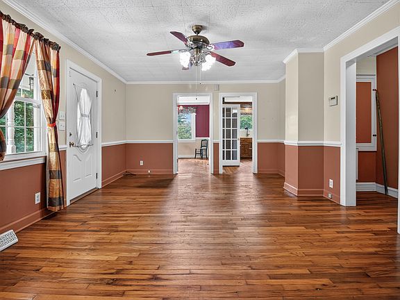 4th image of 937 Waidsboro Rd