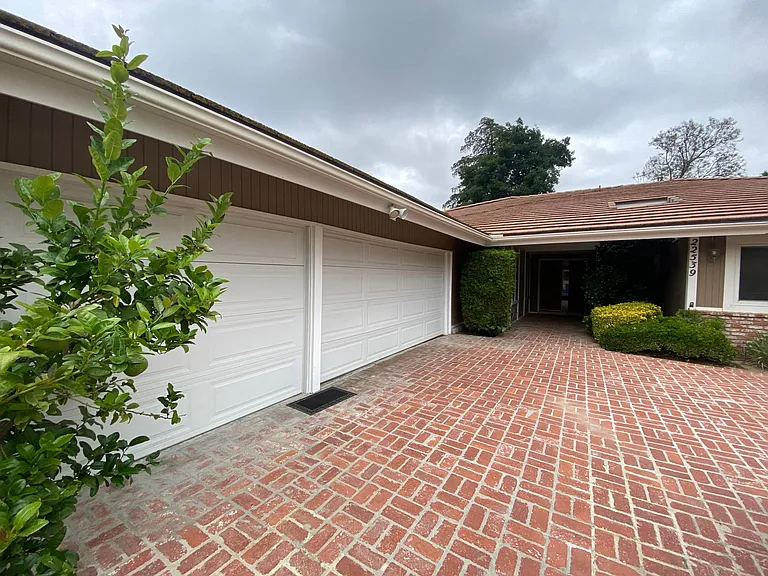 22539 Waterbury St — Photo 34
