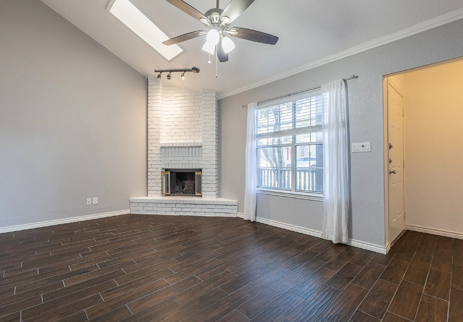 2 bed, 2.0 bath, 1205 sqft, $1,649 — Photo 4
