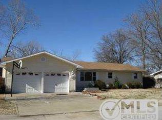 806 Horseshoe Dr, Webb City, MO 64870
