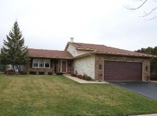 1661 Minnesota Dr, Elk Grove Village, IL 60007