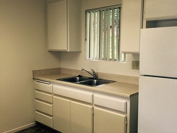 2nd image of 213 Guajome St APT 25