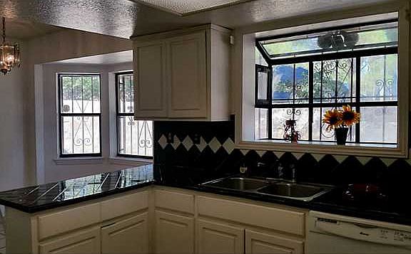 3rd image of 1654 Daniels Ln