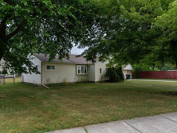 3rd image of 30446 Shiawassee Rd