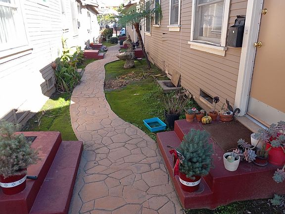4th image of 371 Walnut Ave #371