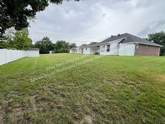 3rd image of 4713 Rainbow Dr