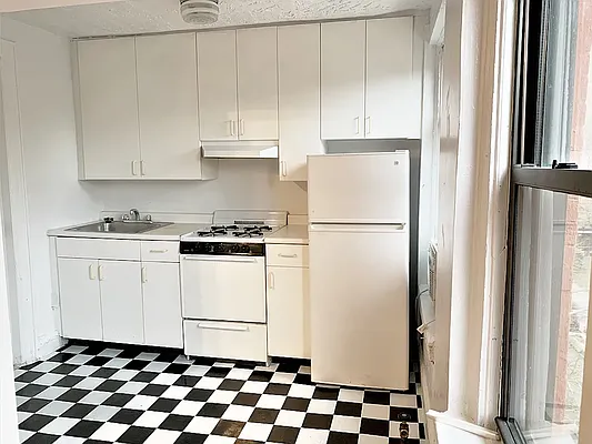 Rented by Zjama Realty Corp | media 14