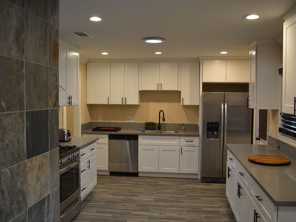 1st image of 24 La Salle St