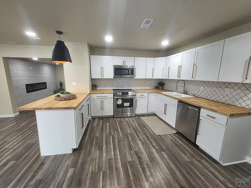 3 bed, 1812 sqft, $2,000 — Photo 3