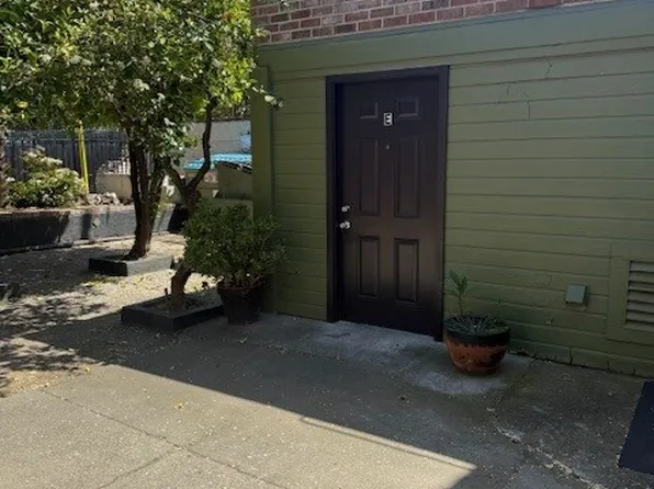 2226 Sutterville Rd, Sacramento, CA 95822