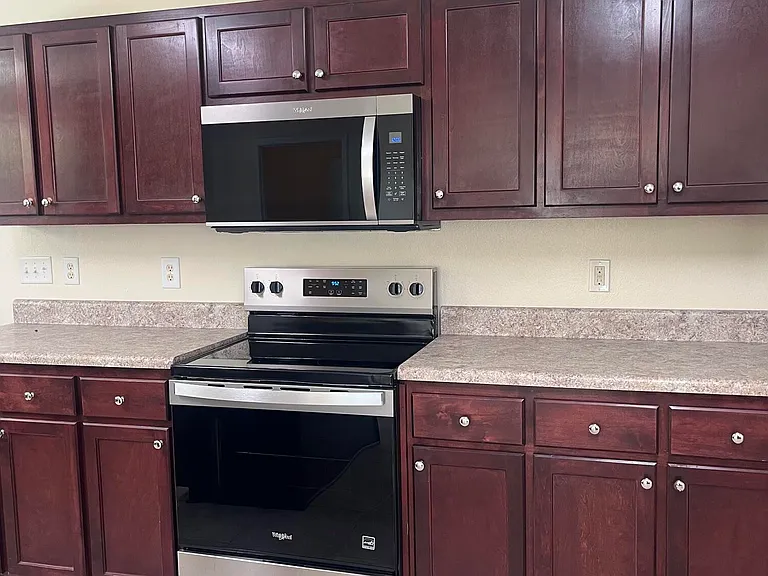 2154 Castle Grove Dr — Photo 4