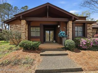 5 Shore Dr, Clinton, MS 39056