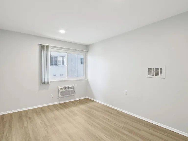 5405 Lindley Avenue — Photo 49