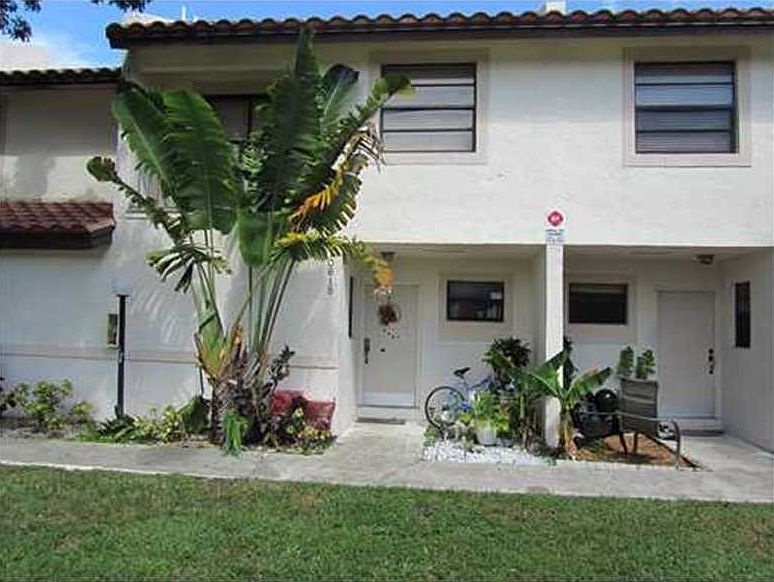 1st image of 10615 Royal Palm Blvd